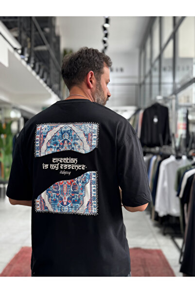 BYBASICMAN Crna majica sa izvezenim leđima, oversize model RES-1120