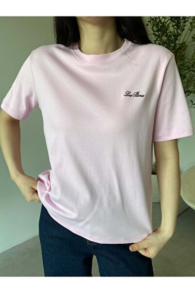Bade Butik Pink text brand model t-shirt