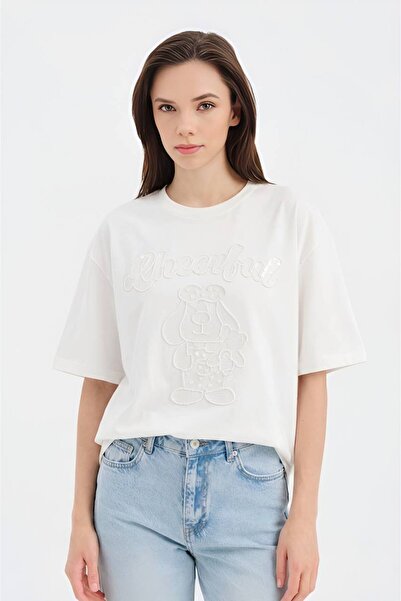 tw3 Women's Oversize Tshirt with Bead Embroidery Detail on the Front and Shor...