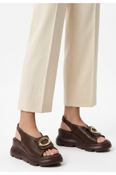 Generic Brand Gwon Brown Leather Wedge Heel Sandals