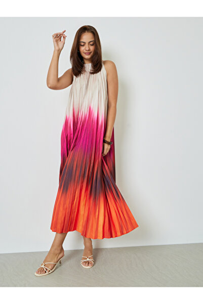 Styli Ombre Look Halter Neck Pleated Maxi Dress