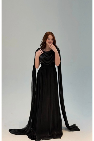 ayşenur Dinçer butik Velvet Pelerinli Abiye Siyah