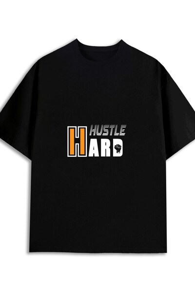 STITCHLY تي شيرت نسائي بطبعة "Hustle Hard Humor" - أسود 100% بوزن 180 جرام لك...