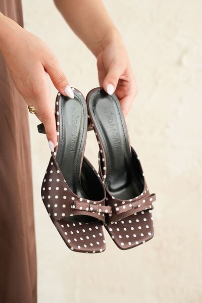 GOFFSHOES Women's Gross Bowknot Mesh Heeled Slippers - Polka Dot-Brown