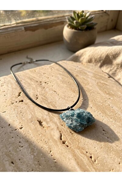 Meneva Aksesuar Raw Cut Apatite Natural Stone Leather Cord Necklace