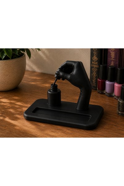 KUNDUZ AHŞAP TASARIM ATÖLYESİ Nail Art Beauty Salon Desktop Card Holder with Hand Figure Applying Nail Polish 3D Printing