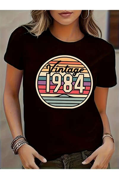En22 تي شيرت 1984 Is Watching You - تصميم مستوحى من الروايات المظلمة، بياقة د...