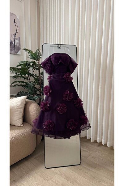 Dubai Short Evening Dress in Dark Purple, Featuring an Elegant Off-The-Should...