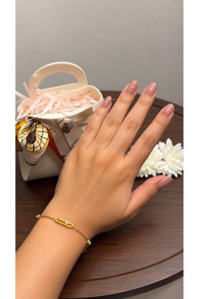 stainles steel Luxurious and Elegant Gold Flowing Bracelet
