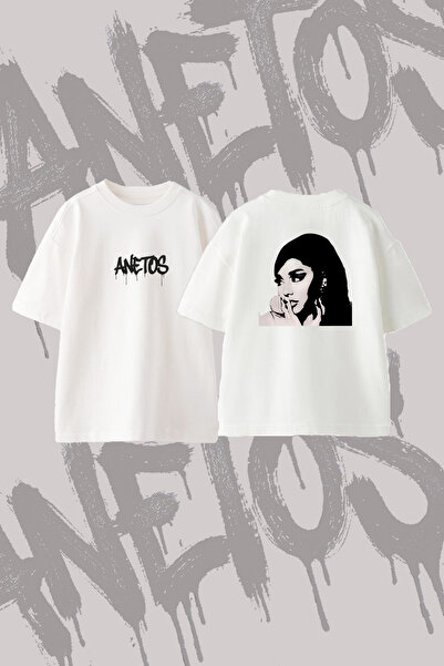 Anetos تي شيرت أبيض كبير الحجم من القطن مطبوع من الخلف بتصميم Amy Winehouse_2