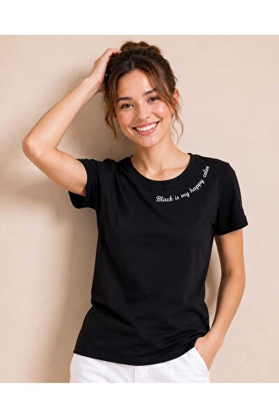 SSO تي شيرت بأكمام قصيرة من قماش جيرسيه مطبوع عليه Black Is My Happy Color