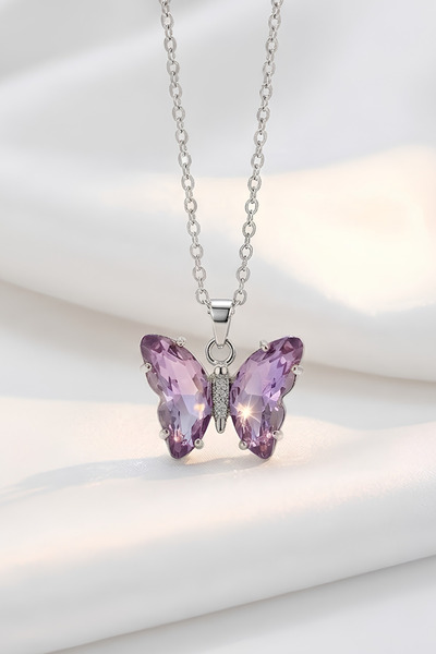 Elifsu Jewelry قلادة بتصميم فراشة كريستالية لامعة باللون الأرجواني الفاتح