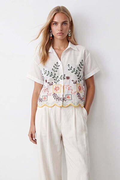Trend Alaçatı Stili Women's White Embroidered Linen Shirt Alc-X15584