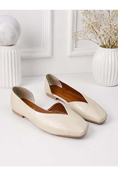 dabab shoes حذاء DANTE نسائي من الجلد اللامع باللون البيج ذو مقدمة مربعة ونعل...
