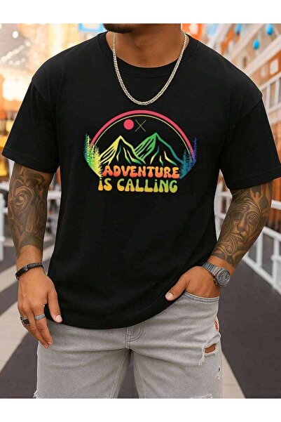 kai22 تي شيرت Adventure Calling للرجال |   تي شيرت أسود مزين برسومات، ياقة دا...