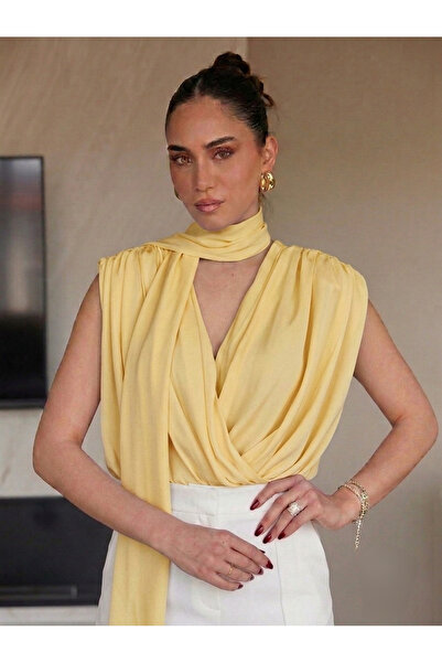 Lovely butik Kadın Vatkalı Fular Yaka Drape Detaylı Kruvaze Dökümlü Şık Bluz