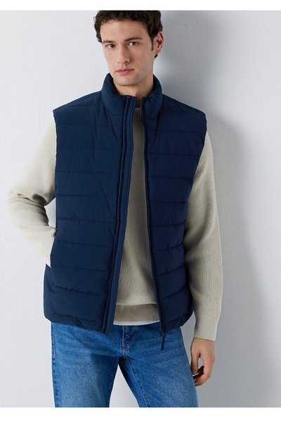 Mavi Stand-Up Collar Regular Fit Men's Vest.