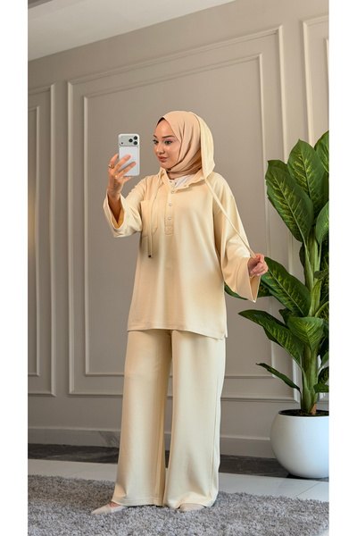Suede Style 6600 - طقم نسائي أنيق ومريح من قماش الفيسكون الناعم مع غطاء للرأس...