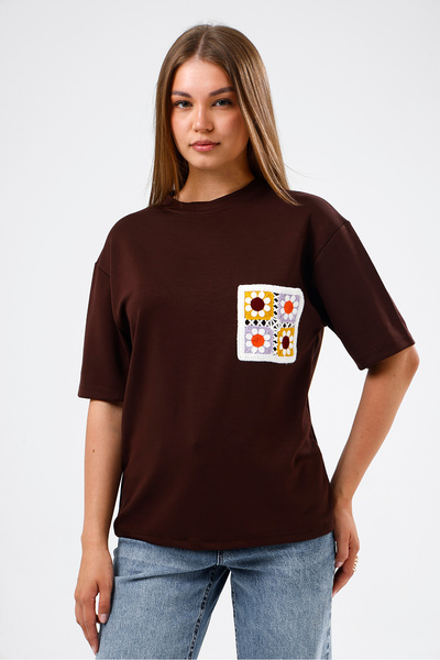 Madame QAN's Embroidered Pocket Detailed Crew Neck T-Shirt