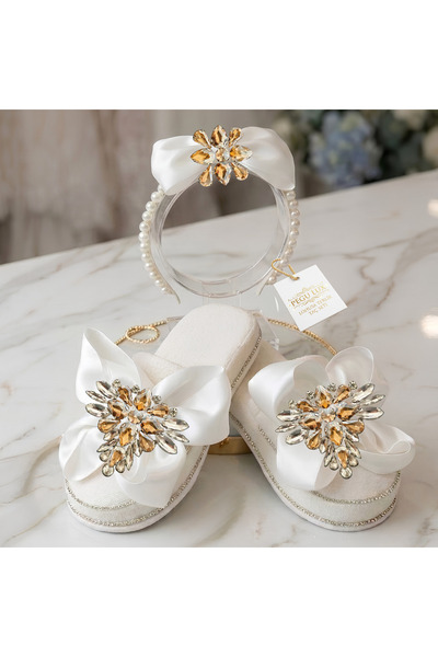 pegu baby collection طقم تاج وشبشب للحوامل من PEGU مزين بفيونكة من الساتان وا...