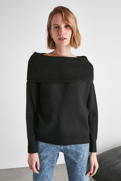 Trendyol Collection Pulover negru din tricotaje cu guler Carmen cu textura moale TWOAW20KZ1519
