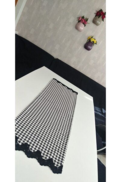 Ayşemce عداء منقوش بأقدام الإوز باللونين الأبيض والأسود مع تفاصيل جيبور