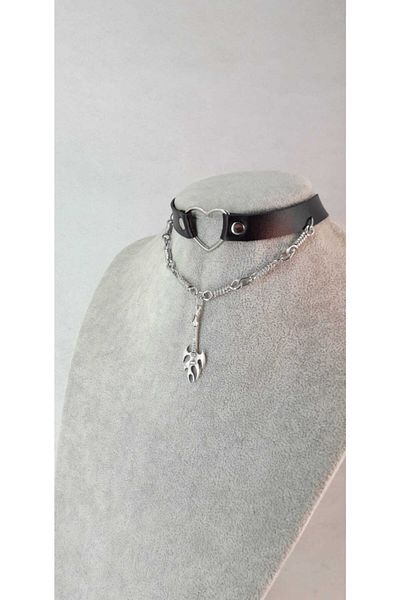 Fugusugu Rock Guitar Pattern Heart Centered Gothic Choker