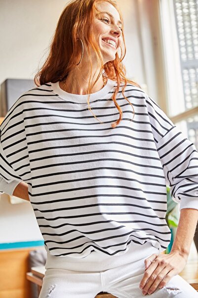 Olalook Kadın Beyaz Siyah Çizgili Basic Yumuşak Dokulu Salaş Sweatshirt SWT-19000457