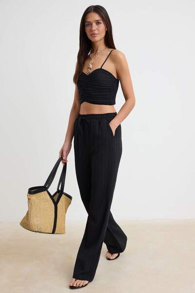 TRENDYOLMİLLA Siyah Dokulu Bluz Pantolon Plaj Takım TBESS24AU00076