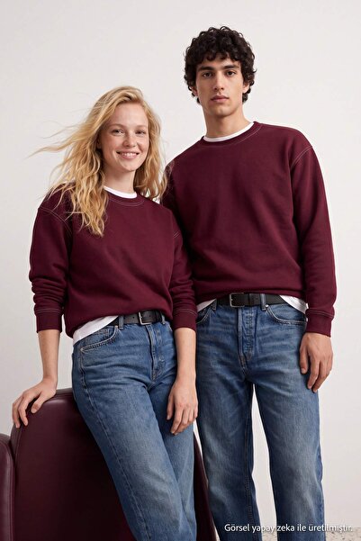 Trendyol Collection سويت شيرت ذو ياقة دائرية واسعة/فضفاضة باللون الأحمر الداك...