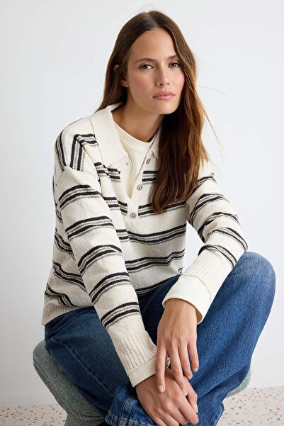 Trendyol Collection Ecru Striped Soft Textured Knitwear Sweater Twoaw27Kz00233