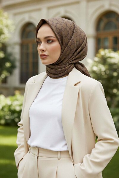 Vissona %100 Twill İpek Monogram Desenli Sütlü Kahve Renkli 90x90 Eşarp Dikim...