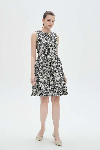 mica Women's Floral Knee-Length Sleeveless Dress with Round Neck