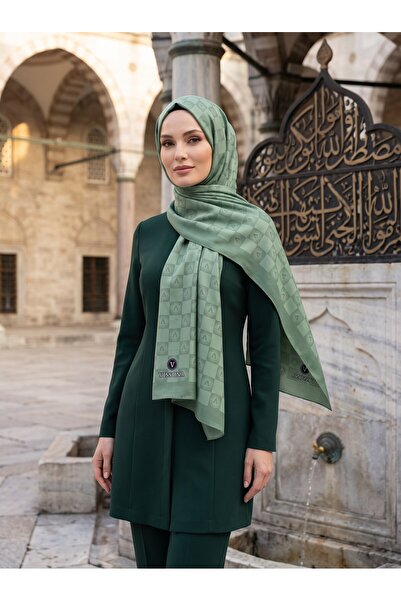 Vissona شال كريب مونوغرام منقوش باللون الأخضر مقاس 75×195 مقاوم للبقع