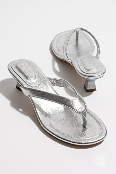 Lizzu Women's Silver Orthopedic Sole Sandals Flip-Flop Short Heeled Slippers ...