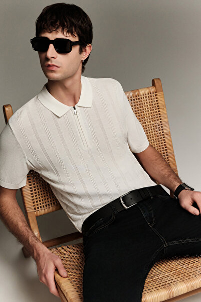 Avva Men's Ecru Polo Collar Zippered Rayon Regular Fit Knitwear T-Shirt A61Y5018