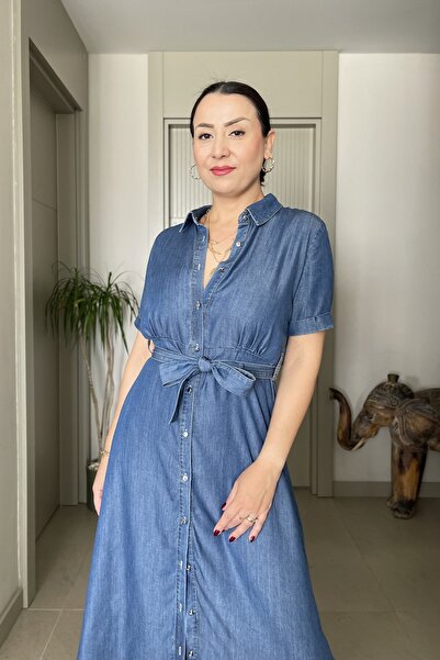 Butik Didem Sakinci Yumuşak Dokulu İnce Tencel Kuşaklı Full Düğmeli Kot Elbise