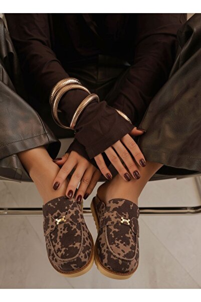 NUR KARACA 26Y-180-23026-1 HAKİKİ DERİ ÖNÜ KAPALI TERLİK SABO TERLİK COW PRIN...