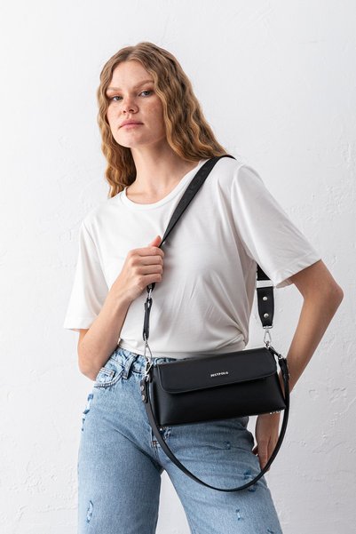 Just Polo حقيبة كتف نسائية من زويا موديل يوبلوك من الجلد الناعم باللون الأسود وحقيبة باجيت بحزام متقاطع