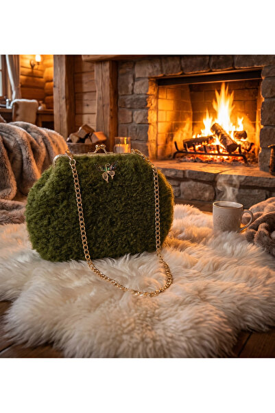Meya design Soft Touch: Hand-Knitted Plush Shoulder Bag