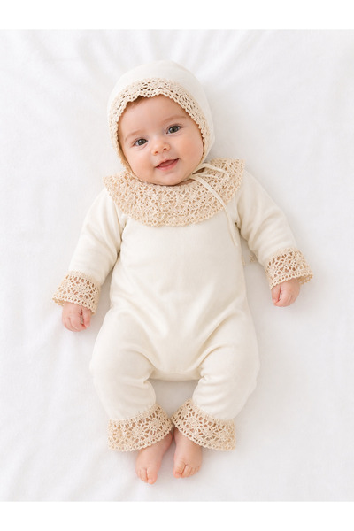 mira baby Kız Bebek Dantel Detaylı Tulum ve Şapka Seti – %100 Pamuk Yenidoğan...