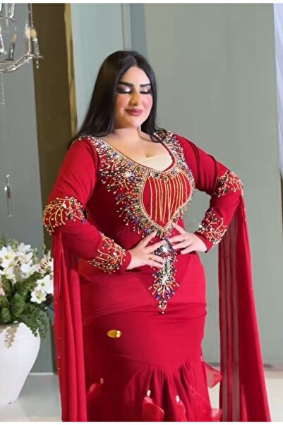 NALA FASHION A Red Evening Gown That Embodies Luxury in Every Detail,