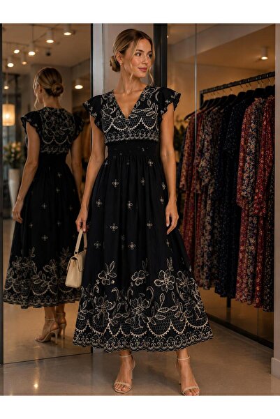 Moda Banuş Μαύρο φόρεμα με έθνικ σχέδιο, κοντά μανίκια, σκίσιμο στο πλάι και ...