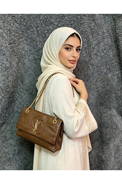 saint حقيبة كتف مبطنة من سلسلة جيمي، بلون بني كراميل مع تفاصيل ذهبية، تصميم م...