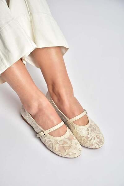 Fox Shoes Y726864006 حذاء باليه نسائي من الدانتيل باللون البيج