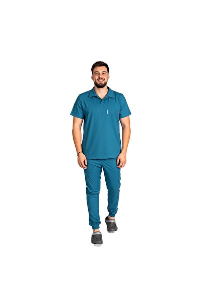 RUNI Costum medical stretch polo barbati aqua, cu bluza in V si pantaloni tip...