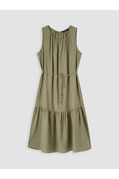 LC Waikiki Nevavm Farkıyla Oval Neckline Belted Gathered Dress