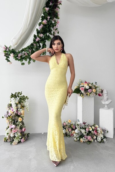 Julidress فستان دانتيل فاخر طويل بتفاصيل من التول وربطة عنق حول الرقبة مناسب ...