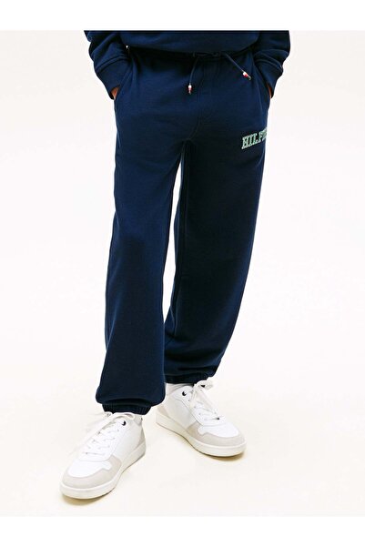 Tommy Hilfiger بنطلون رياضي للأولاد من القطن العضوي بشعار مطبوع، مناسب للأعما...