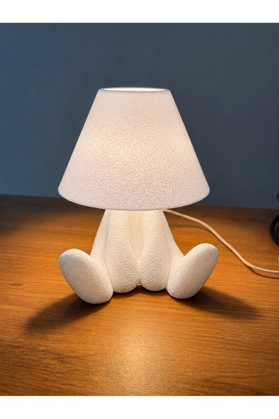 Tasarım Modern Oturan Figürlü Şapka Masa Lambası Abajur Şık Dekoratif 24CM Krem